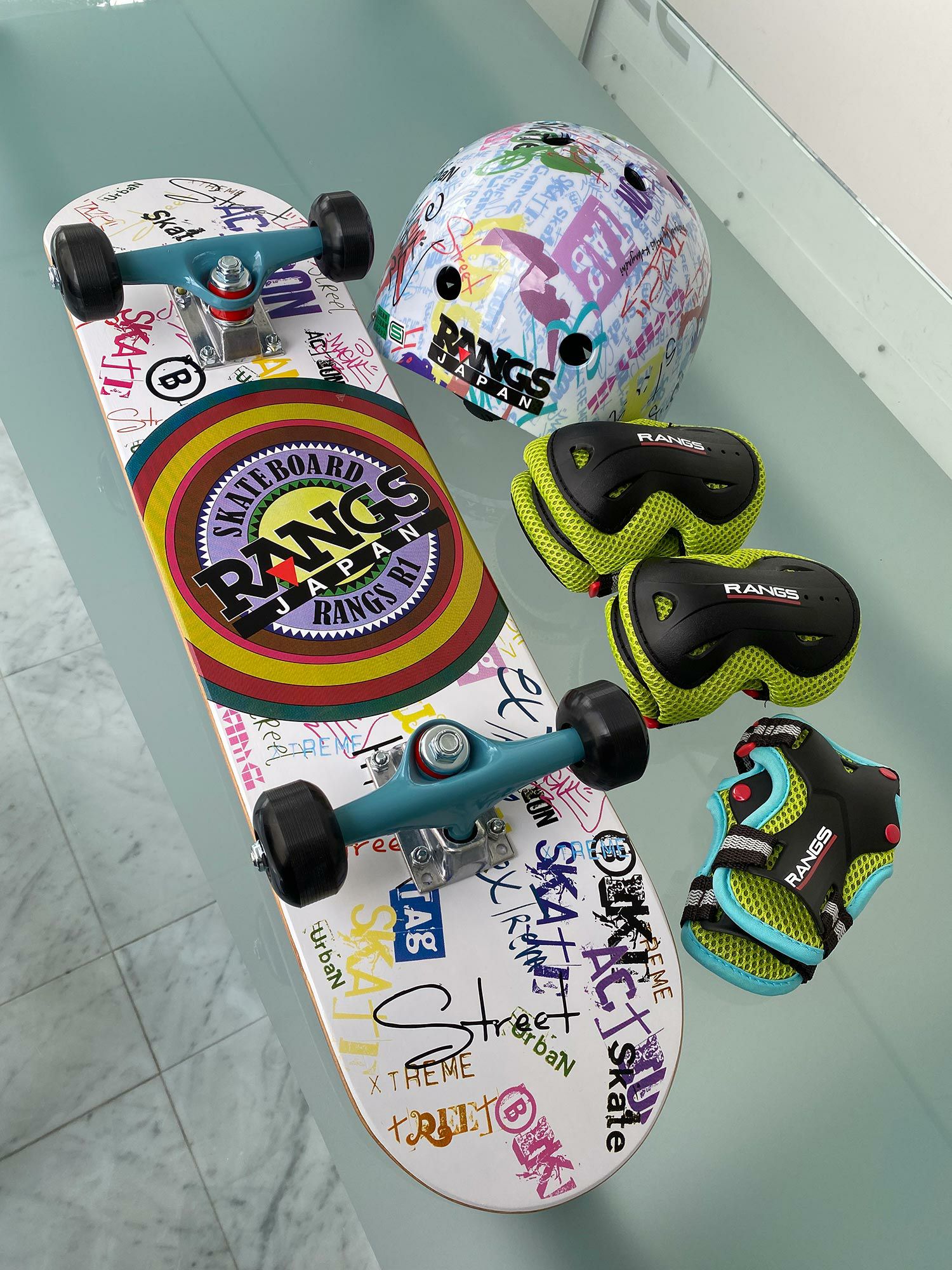 スケートボード rad RAD Logo Progressive Complete Skateboard - Skateboards | SkatePro